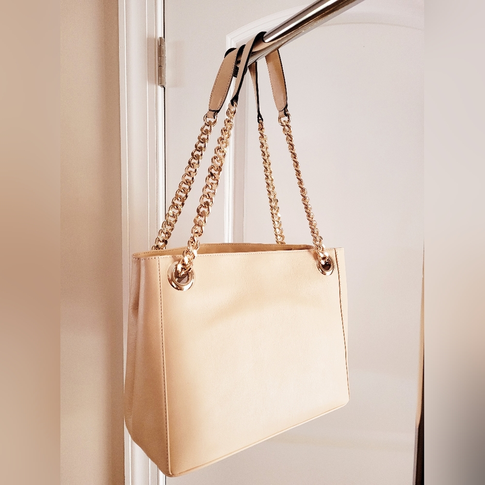 โค๏ธ Authentic Valentino Leather Cream Shoulder Bag - Picture 4 of 9